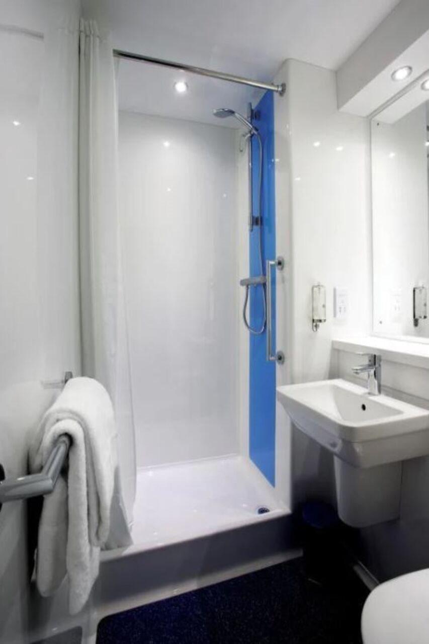 Travelodge Llanelli Cross Hands Exterior photo