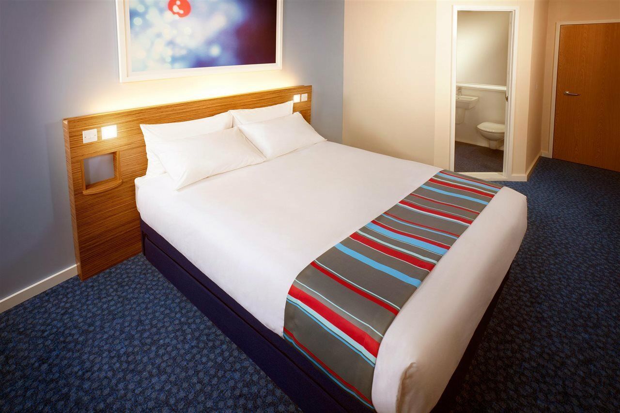 Travelodge Llanelli Cross Hands Exterior photo