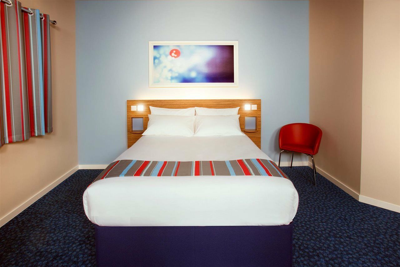 Travelodge Llanelli Cross Hands Exterior photo